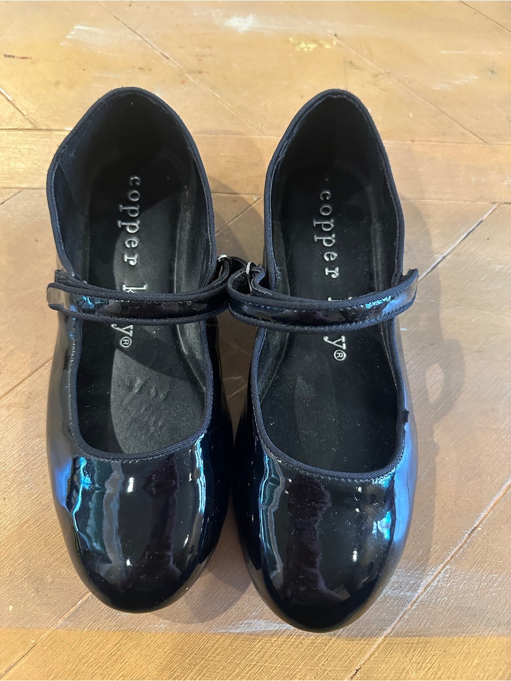 Classic Copper Key kids’ black patent Mary Jane flats in Size 5M